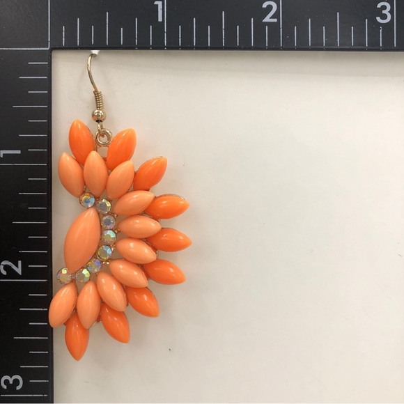🌼 Orange Gem Flair Dangle Earrings - Picture 2 of 3